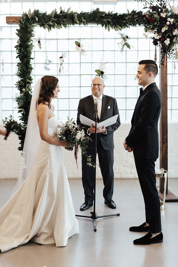 Modern winter Chicago wedding at the Chicago Athletic Association