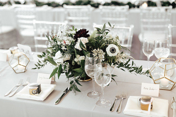 Modern winter Chicago wedding at the Chicago Athletic Association