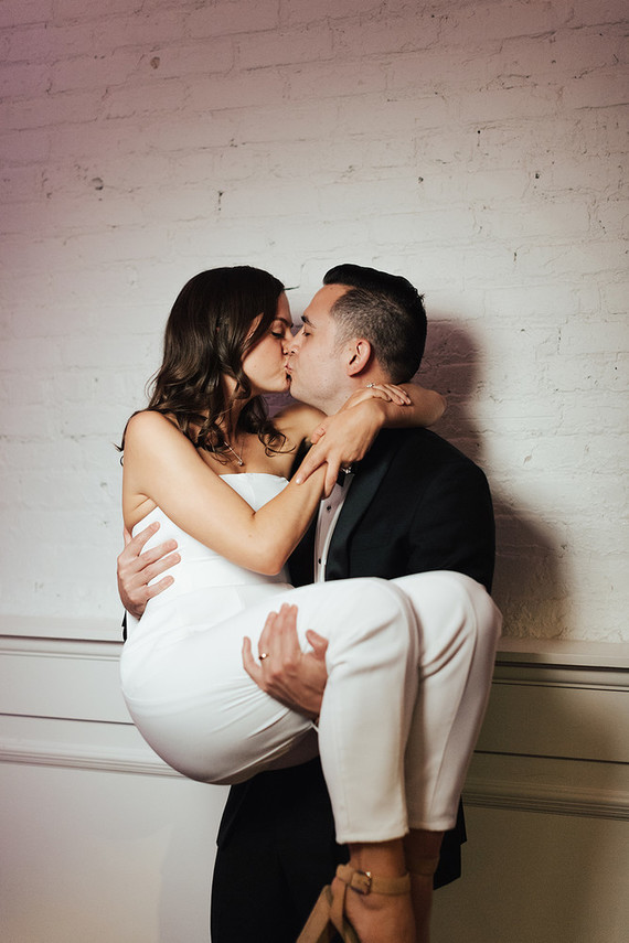 Modern winter Chicago wedding at the Chicago Athletic Association