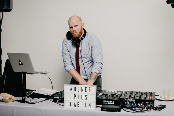 Modern winter Chicago wedding at the Chicago Athletic Association