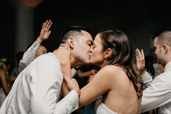Modern winter Chicago wedding at the Chicago Athletic Association