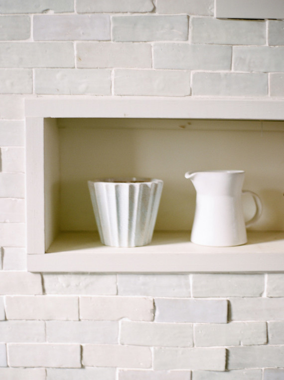 Feminine neutral wedding ideas at Foxfire Mountain House in the Catskills