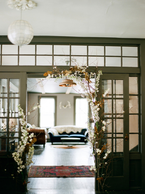 Feminine neutral wedding ideas at Foxfire Mountain House in the Catskills