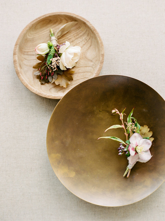 Feminine neutral wedding ideas at Foxfire Mountain House in the Catskills
