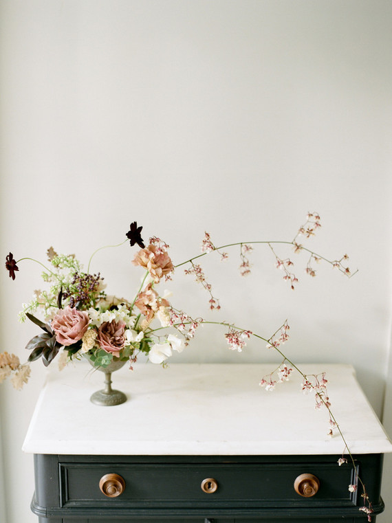 Feminine neutral wedding ideas at Foxfire Mountain House in the Catskills