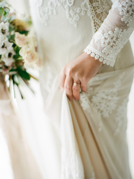 Feminine neutral wedding ideas at Foxfire Mountain House in the Catskills