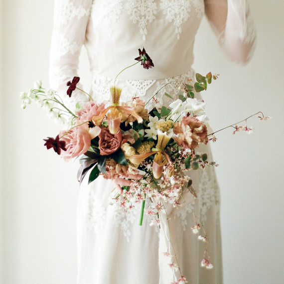 Feminine neutral wedding ideas at Foxfire Mountain House in the Catskills