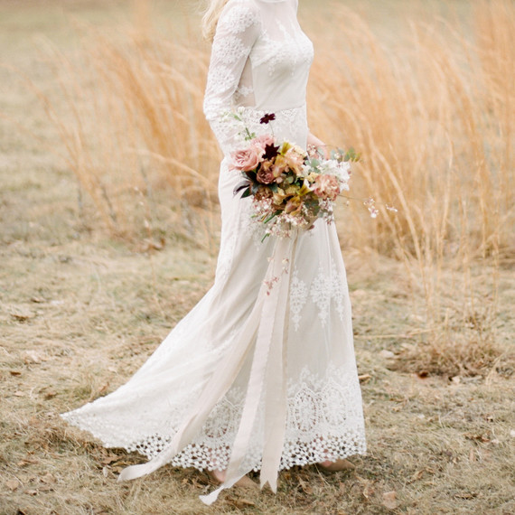 Feminine neutral wedding ideas at Foxfire Mountain House in the Catskills