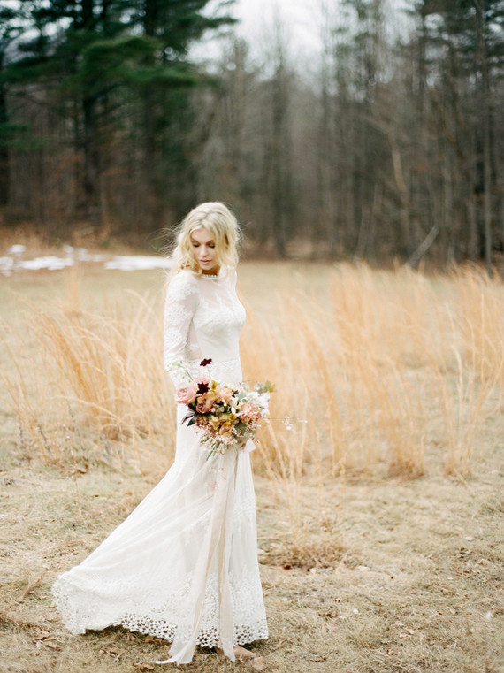 Feminine neutral wedding ideas at Foxfire Mountain House in the Catskills
