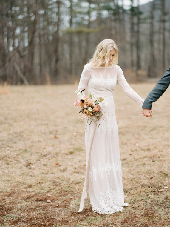 Feminine neutral wedding ideas at Foxfire Mountain House in the Catskills