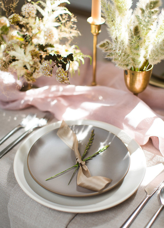 Romantic natural spring tablescape ideas