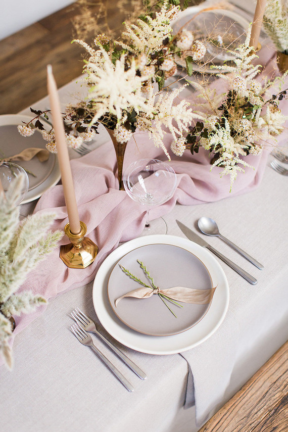 Romantic natural spring tablescape ideas