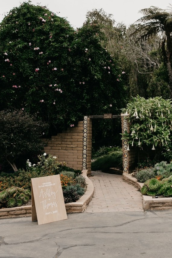 Modern tropical wedding at the San Diego Botanic Garden