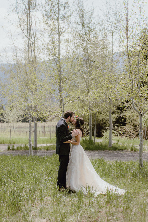 Spring Columbia Gorge wedding at Gorge Crest Vineyards