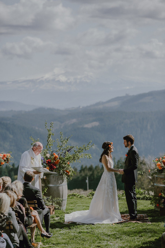 Spring Columbia Gorge wedding at Gorge Crest Vineyards