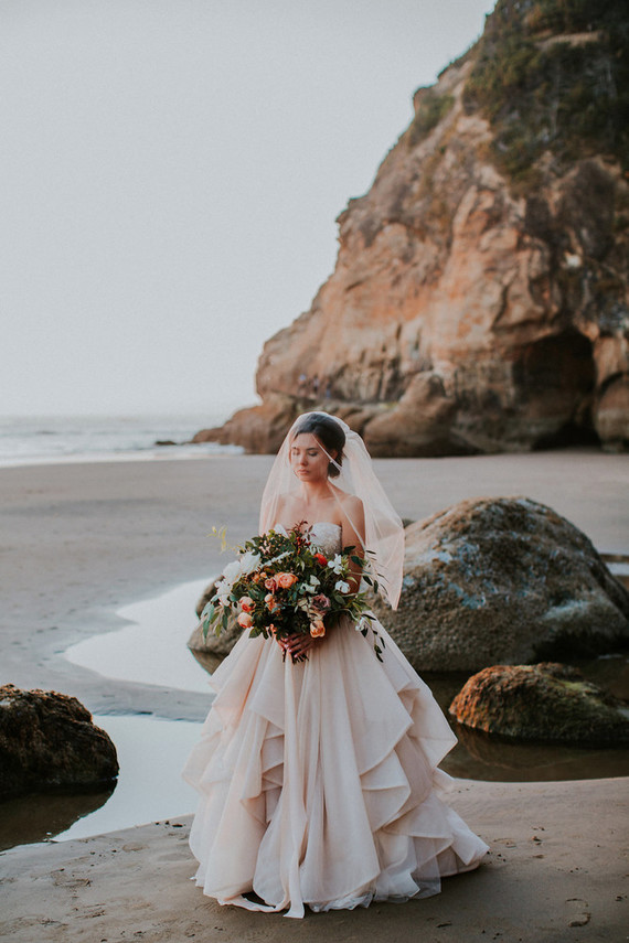 Romantic Oregon coast anniversary shoot