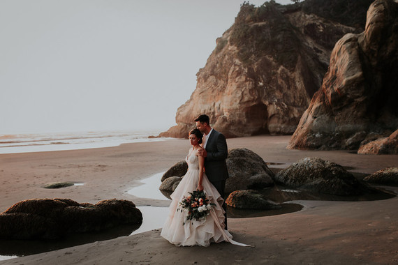 Romantic Oregon coast anniversary shoot