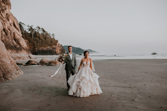 Romantic Oregon coast anniversary shoot