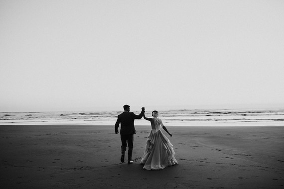 Romantic Oregon coast anniversary shoot