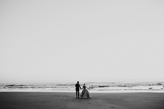 Romantic Oregon coast anniversary shoot