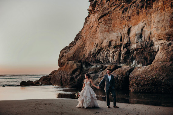 Romantic Oregon coast anniversary shoot