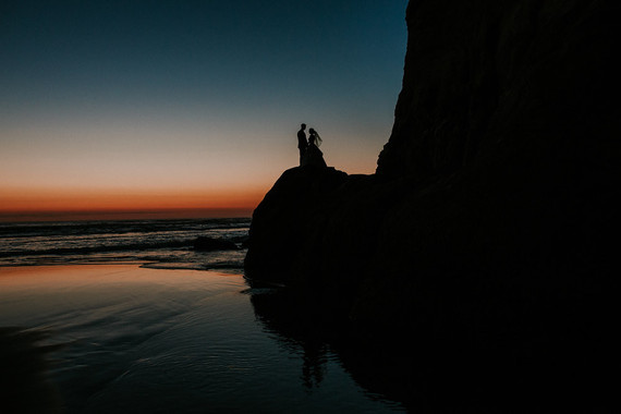 Romantic Oregon coast anniversary shoot