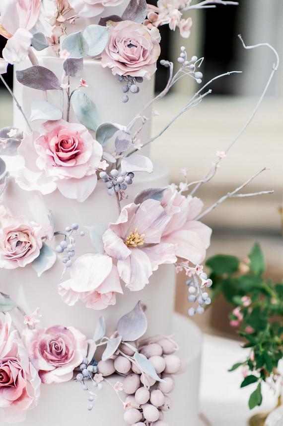 Elegant floral wedding cake