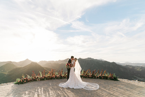Romantic bright California wedding at Malibu Rocky Oaks