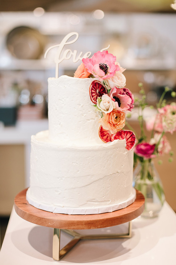 Modern white wedding cake