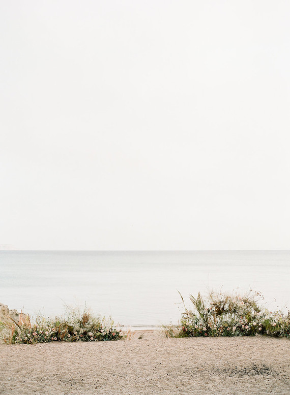 Rustic modern beach elopement ideas in Greece