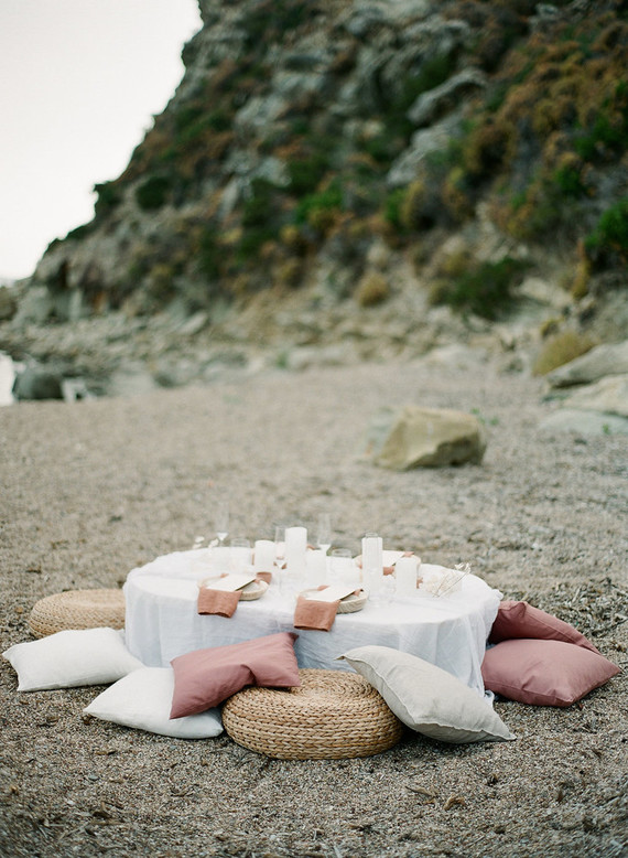 Rustic modern beach elopement ideas in Greece