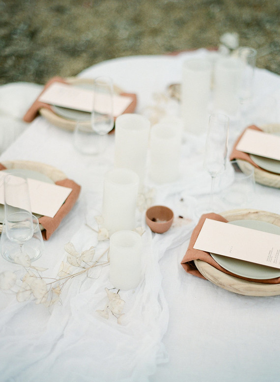Rustic modern beach elopement ideas in Greece