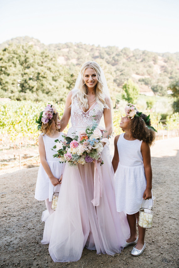 Stylish, whimsical, floral wedding at De Tierra Vineyards