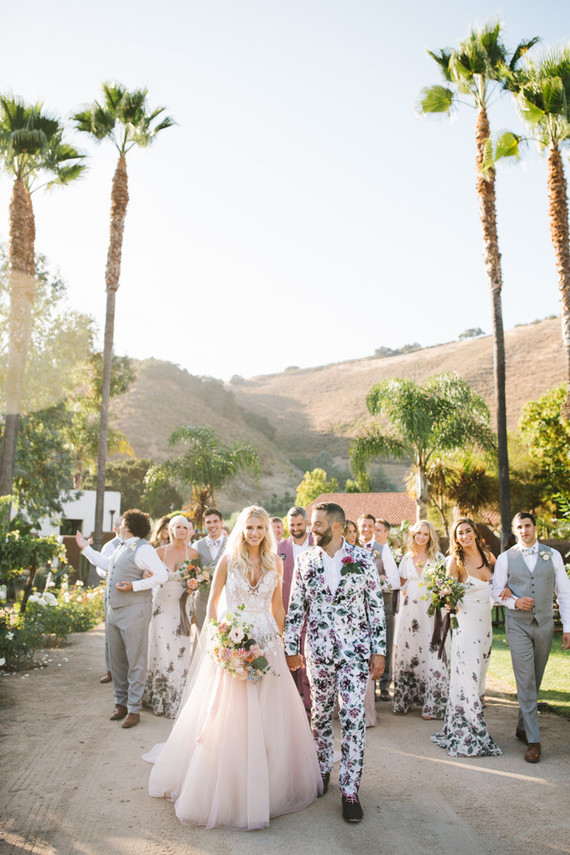 Stylish, whimsical, floral wedding at De Tierra Vineyards
