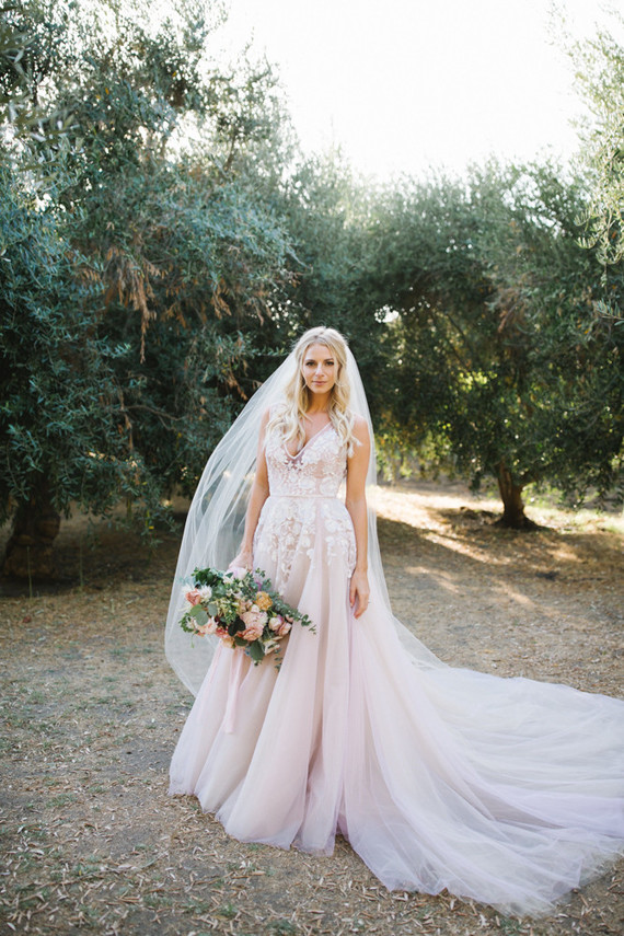 Stylish, whimsical, floral wedding at De Tierra Vineyards