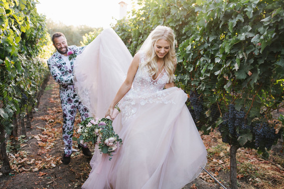 Stylish, whimsical, floral wedding at De Tierra Vineyards