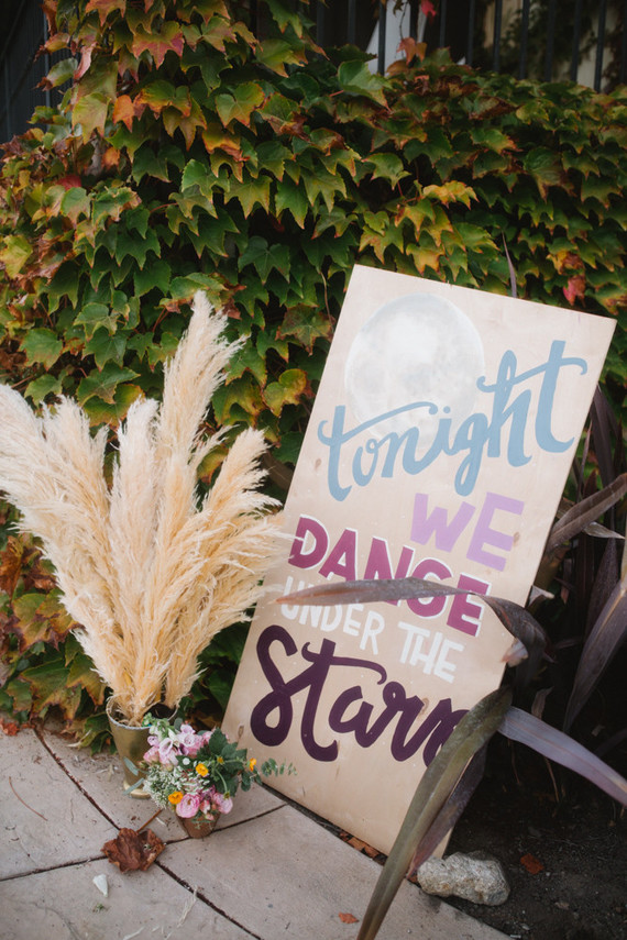 Stylish, whimsical, floral wedding at De Tierra Vineyards