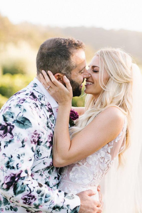 Stylish, whimsical, floral wedding at De Tierra Vineyards