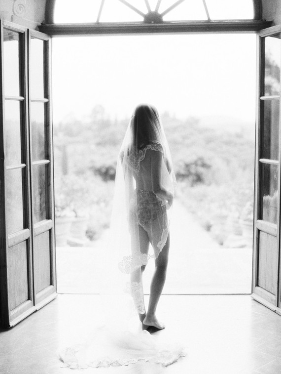 Romantic Tuscan boudoir session