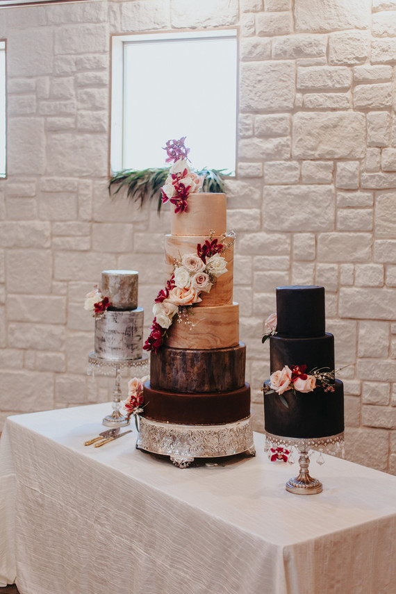 Elegant wedding cake