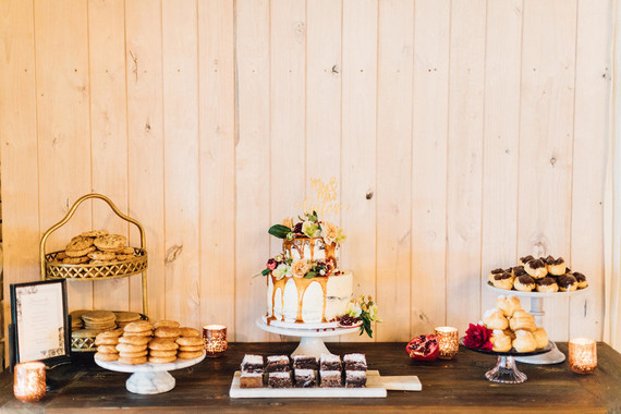 Jewel tone winter wedding at Canyonwood Ridge in Austin