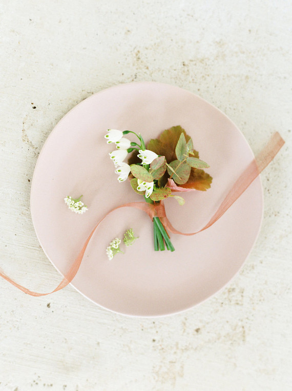 Peachy natural Austin summer wedding ideas at Garden Grove