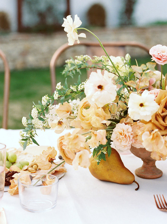 Peachy natural Austin summer wedding ideas at Garden Grove Inspiration