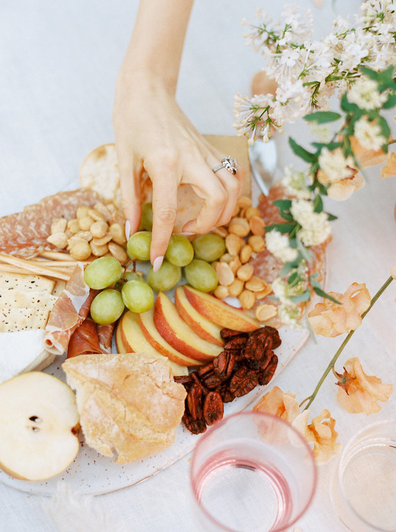 Peachy natural Austin summer wedding ideas at Garden Grove