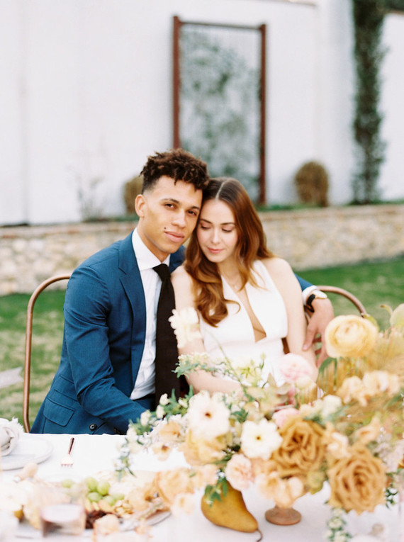 Peachy natural Austin summer wedding ideas at Garden Grove