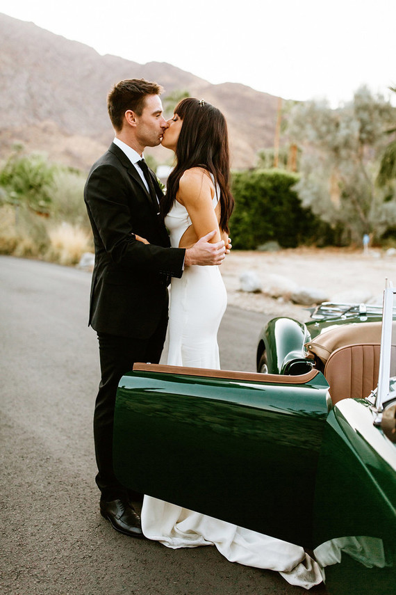 Classic modern Palm Springs wedding at the Avalon