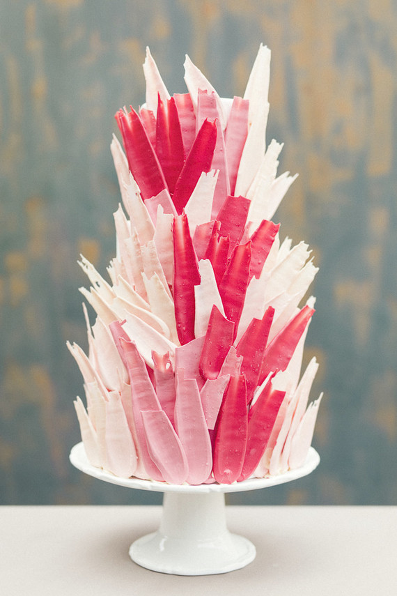 Modern fuchsia wedding cake