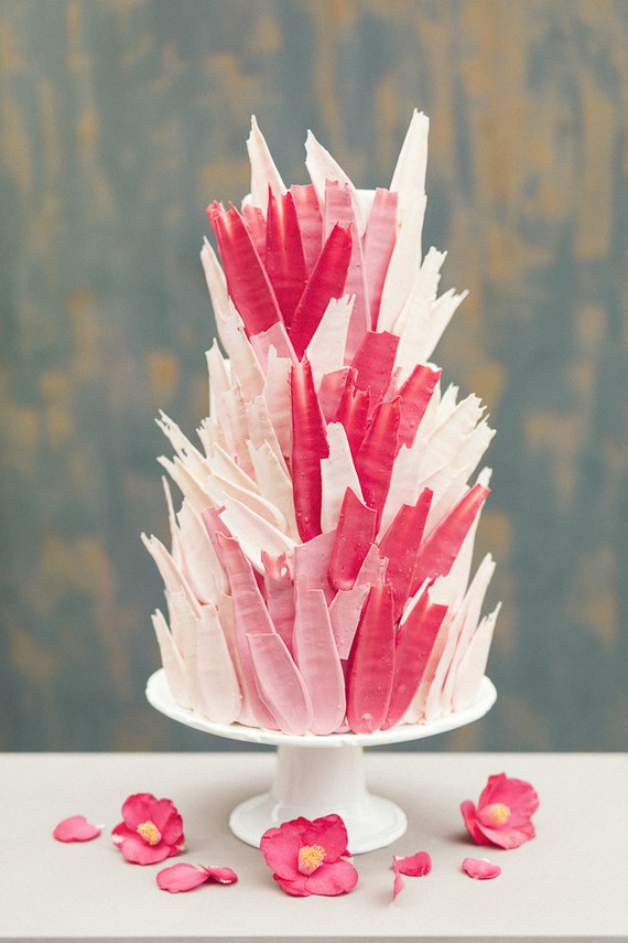 Modern fuchsia wedding cake