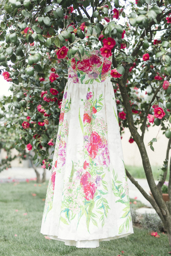 Fuchsia floral wedding inspiration in Tuscany