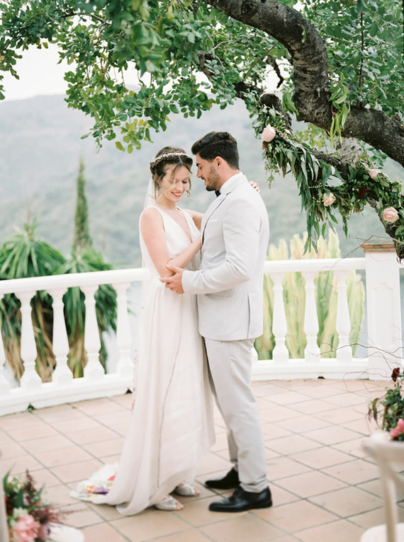 Romantic wedding portraits in Spain